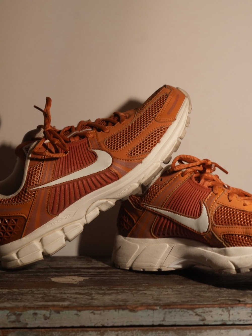 Nike Zoom Vomero 5 “Monarch” – Men’s Size 11 – HJ9123-815 – Orange/Flax